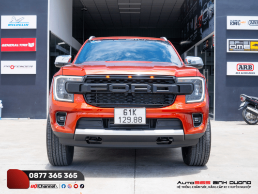Chiếc Ford Everest độ mặt ca lăng trông rất phong cách